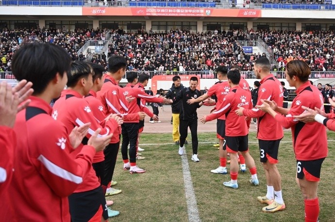 今日賽前，俱樂部為前球員馬曉磊及文爍舉行了退役儀式