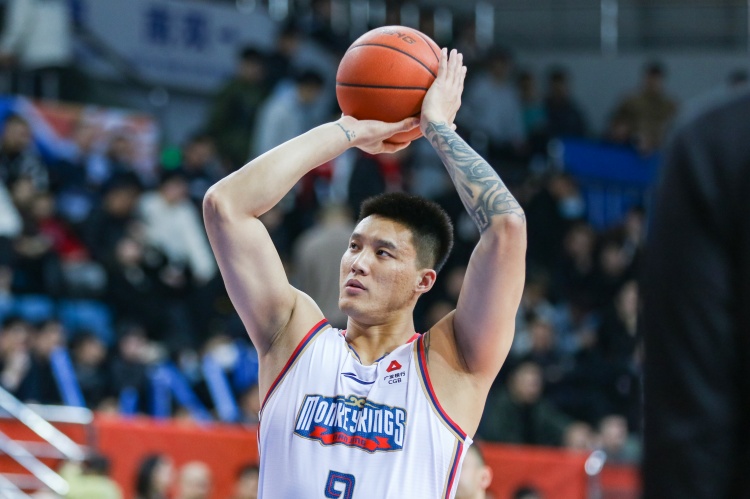 對舊主表現出色！曾繁日11中4拿到10分12板3帽&7前場板 罰球10中2