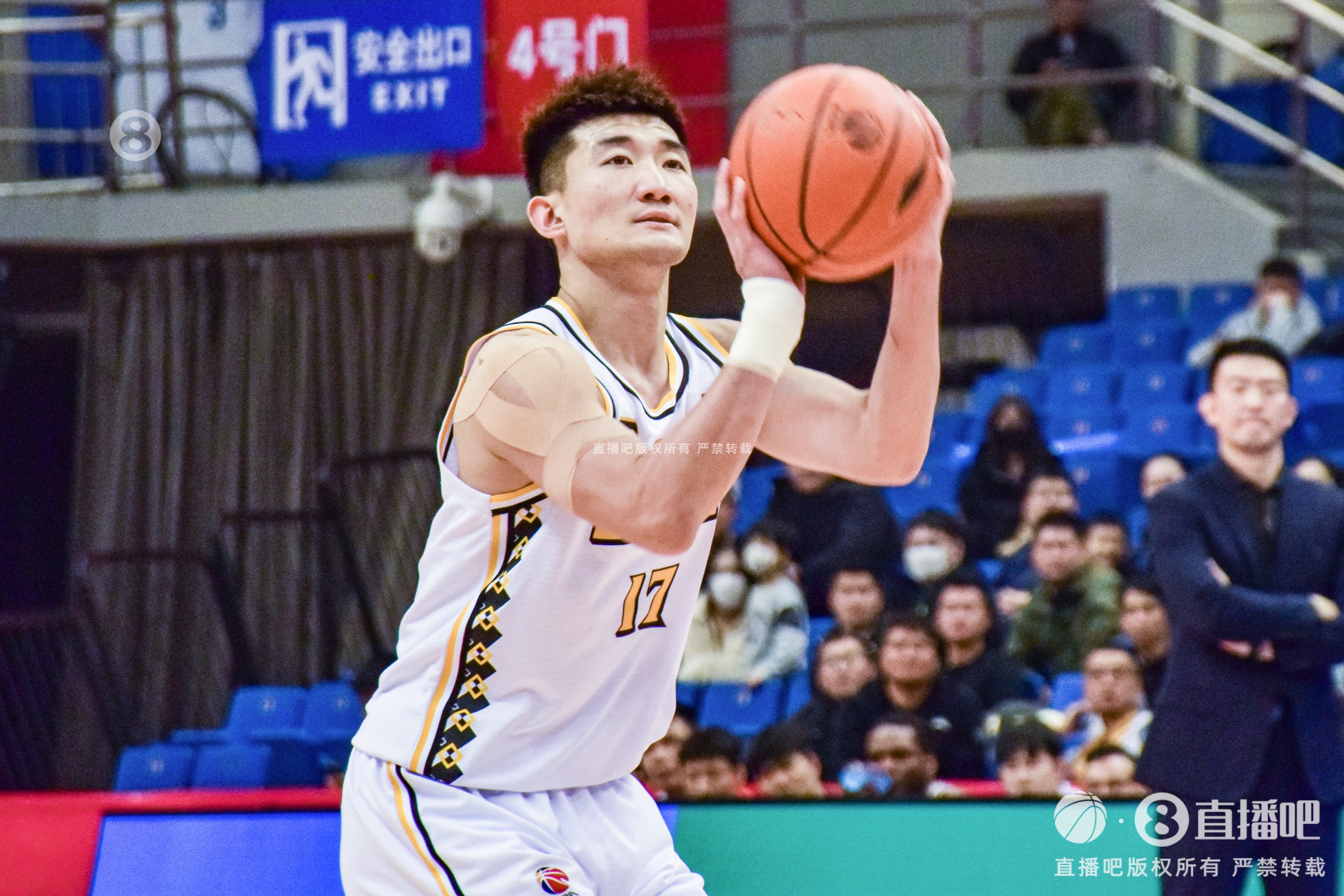 早日康復！探長：孫銘徽已經(jīng)脫掉保護靴 可以正常走路